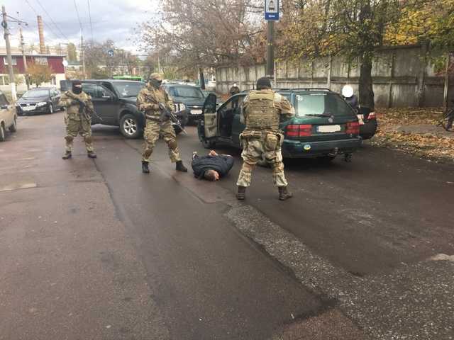 У Житомирі затримали злочинців, які займались виготовленням підроблених документів України та ЄС