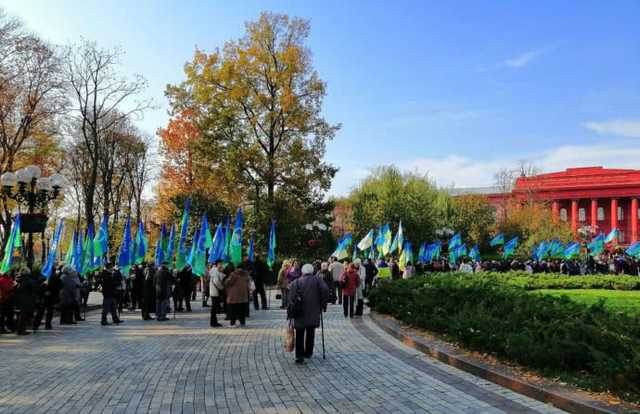 Около 300 человек митингуют в Киеве за избирательную реформу