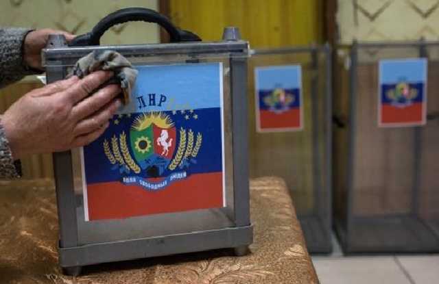 "Лишим пенсий": боевики "ЛНР" запугивают жителей Луганска перед "выборами"