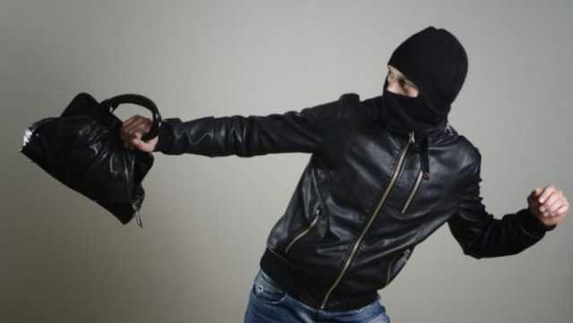 Небезразличные одесситы задержали рецидивиста, который на улице вырвал сумку у 80-летней женщины