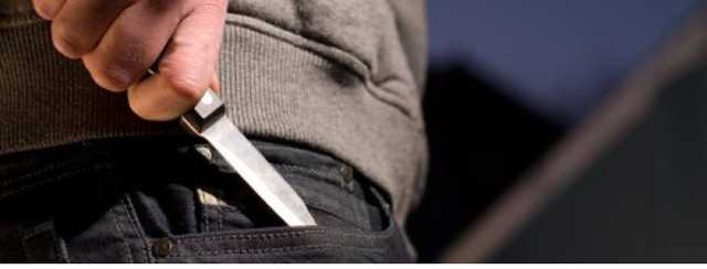 В Киеве на Троещине мужчину пырнули ножом в лицо