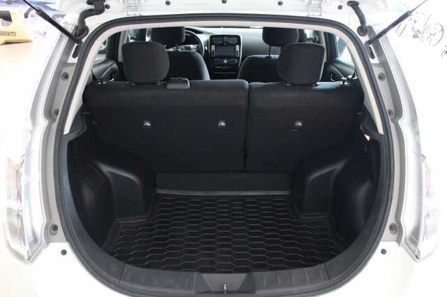 Во Львове нетрезвая женщина посадила троих детей в багажник