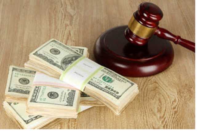 Суд скасував арешт $104 тис., вилучених в кабінеті співробітника главку поліції Києва