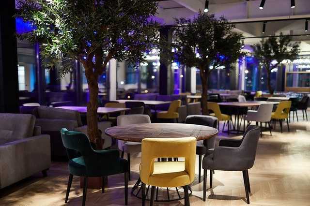 Тортом в лицо клиентам: В столичном ресторане прокомментировали скандал