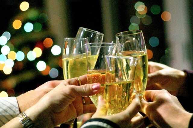 В Одесской области пьяные учителя устроили концерт со школьниками