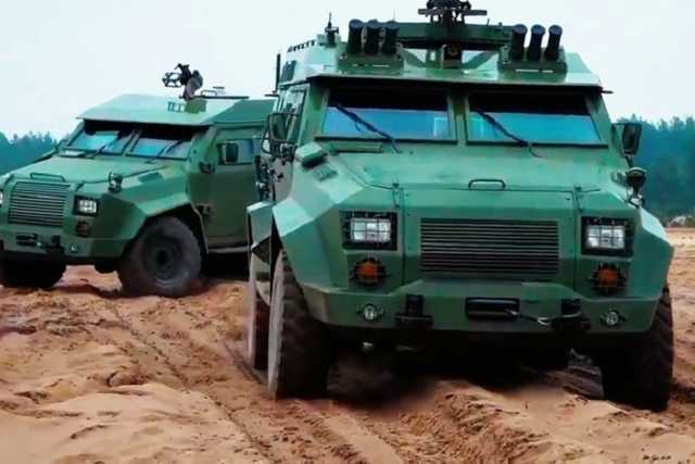 Турчинов показал испытания минометного комплекса на базе "Барс-8"