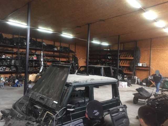 На Киевщине «накрыли» базу угонщиков элитных авто