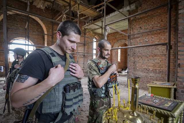 Украинские волонтеры “Черного тюльпана” столкнулись с проблемой поиска тел на Донбассе