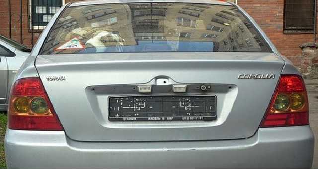 В Киеве на Оболони задержали вора, который снимал номера с автомобилей