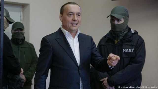 Экс-нардеп Мартыненко швырнул на пол повестку на допрос в НАБУ