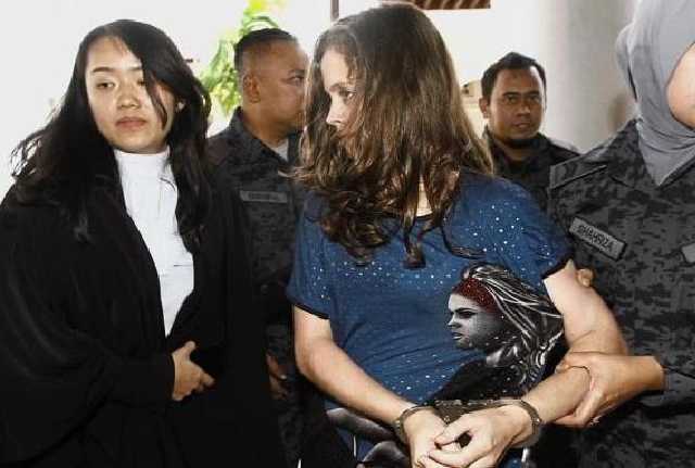 В Малайзии украинке дали пожизненное за попытку ввоза кокаина под видом конфет