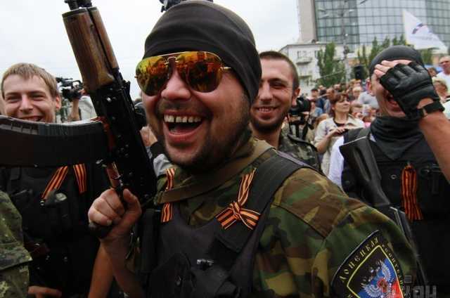 На востоке Украины стало меньше на одного боевика