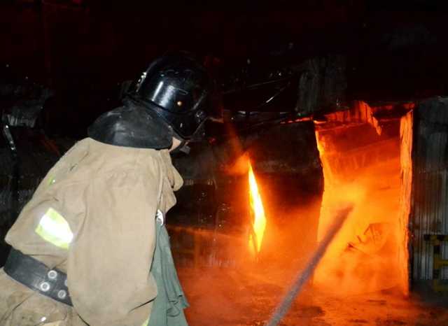 З’явилося відео пожежі на заводі під Одесою