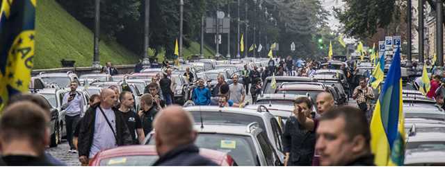 В Киеве из-за митингующих под Верховной Радой остановились два автобусных маршрута