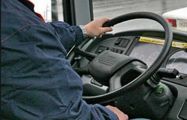 В Киеве маршрутка «потеряла» двери во время движения: что случилось с пассажирами