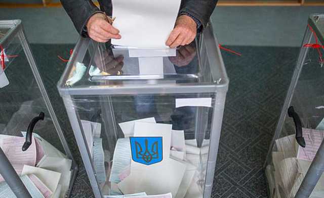 В Украине предвыборная кампания началась до ее официального старта — политолог