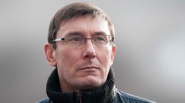 Луценку підняли зарплату на 5 тисяч гривень