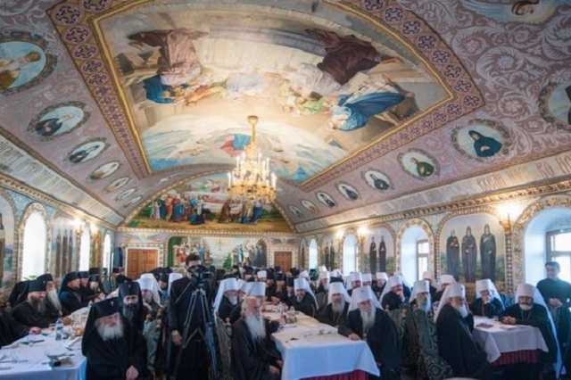 УПЦ МП разорвала отношения с Константинополем: подробности экстренного Собора