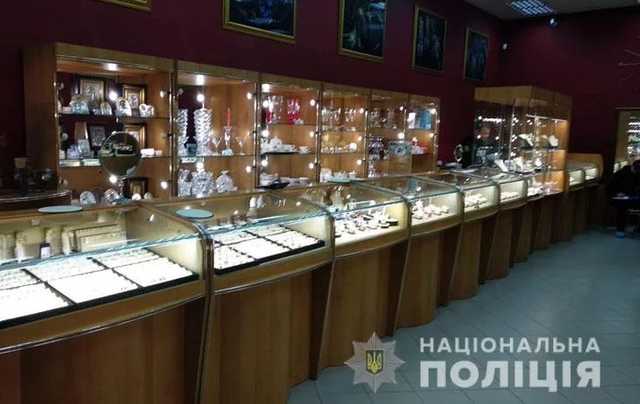 В Бахмуте ограбили ювелирный магазин и застрелили охранника