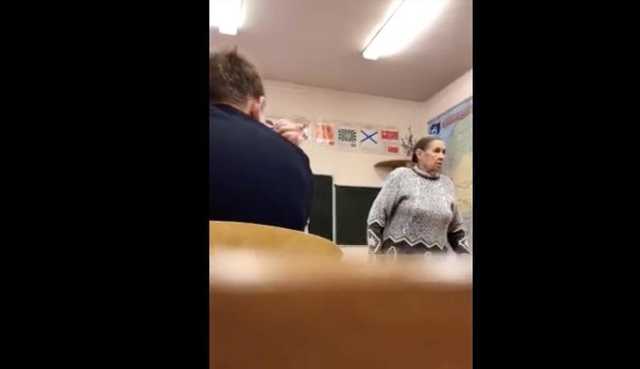 «Был бы расстрел»: В России учитель угрожала ученикам за надпись «Путин-вор»