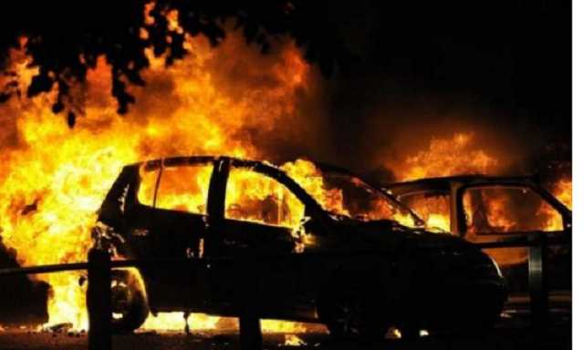 Екс-начальнику УСБУ в Закарпатській області спалили два позашляховика