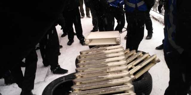 Під «Нафтогазом» палять багаття і вимагають відставки Коболєва