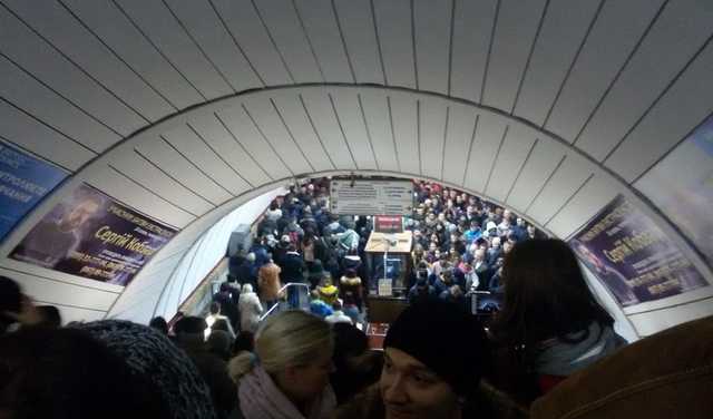 В киевском метро из-за коллапса на дорогах образовались пробки из пассажиров
