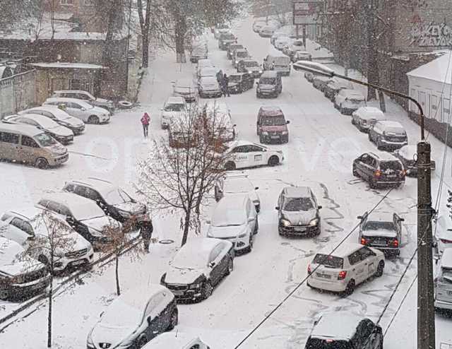 Мосты стоят: Киев сковали серьезные пробки