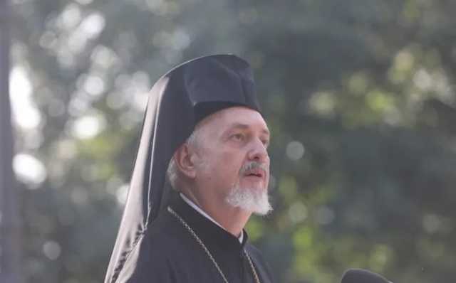 В Киев прилетел митрополит, который возглавит Объединительный собор