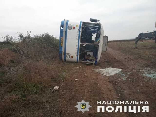 В Николаевской области перевернулся автобус - пострадали четыре человека