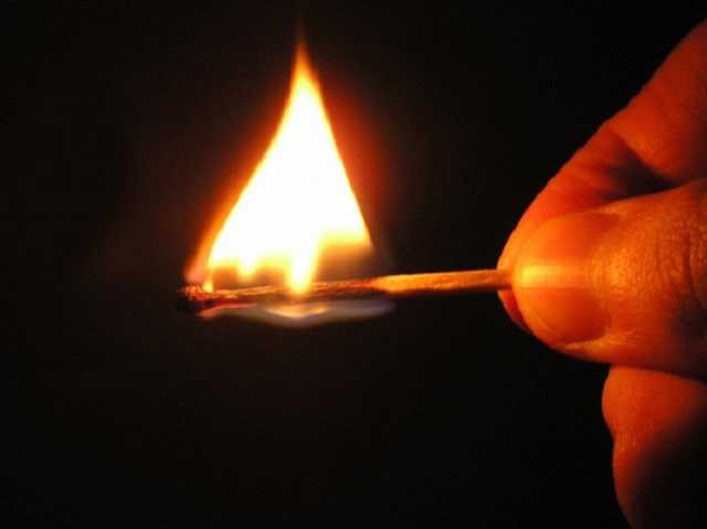 В Шостке подожгли авто депутата