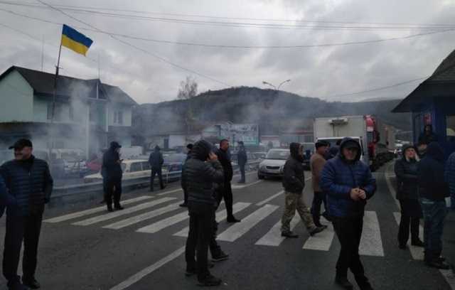 На Закарпатье перекрыли трассу с требованием снизить цены на газ