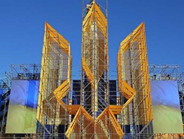 Украина стремительно теряет все признаки государства. Но кто не «пишається», тот — «зрадник»