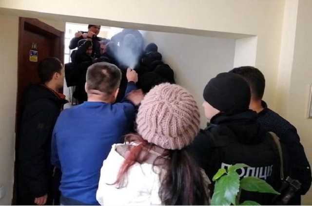 В Вышгороде избили судебного исполнителя