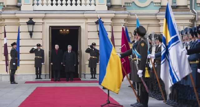 Порошенко встретился с президентом Латвии