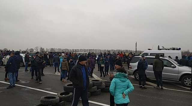 На границе с Польшей устроили бунт из-за нового закона Украины о ’’евробляхах’’