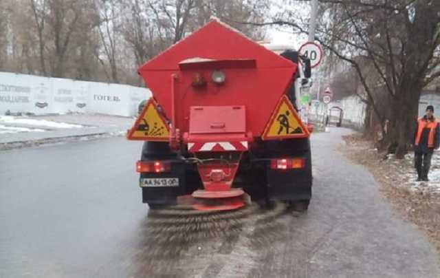 В Киеве дежурят 335 единиц спецтехники