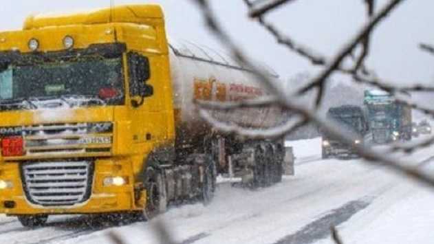 Вниманию водителей: из-за непогоды в Киев могут закрыть въезд грузовикам