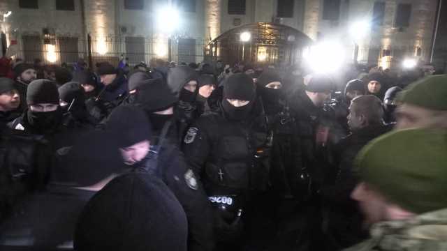 Акція під посольством РФ у Києві: Між протестувальниками та поліцейськими сталися сутички
