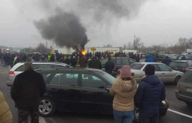 «Все тотально перекрыто»: «евробляхеры» организовали настоящий коллапс на границе