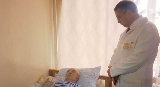 У Миколаєві чоловік прикинувся поліцейським і побив 93-річного ветерана