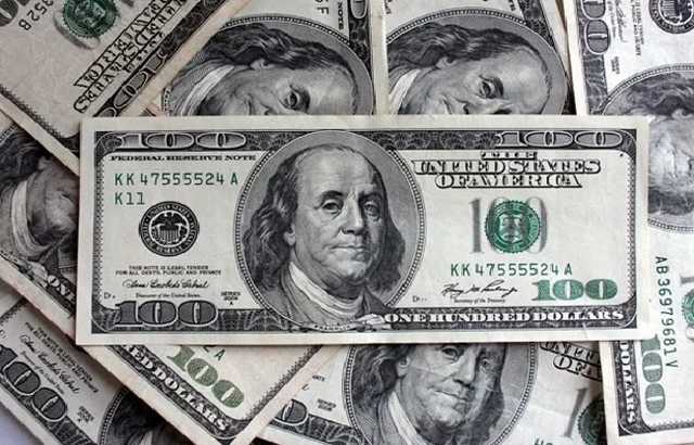 Курс на 29 и дефицит доллара. Как валютный рынок отреагировал на военное положение