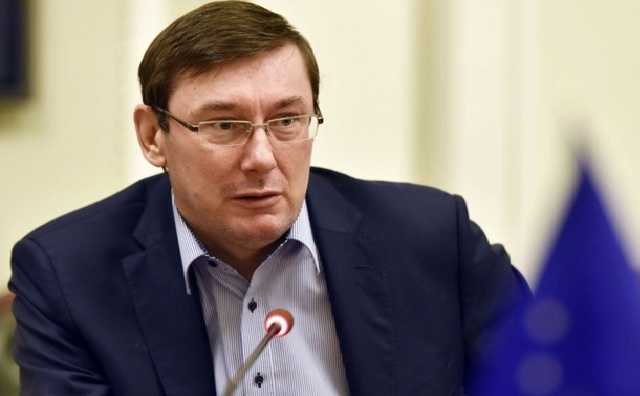 Луценко может уйти в отставку из-за введения военного положения, - СМИ