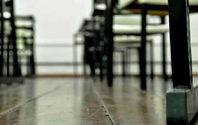 Школы в Украине начали закрываться на карантин