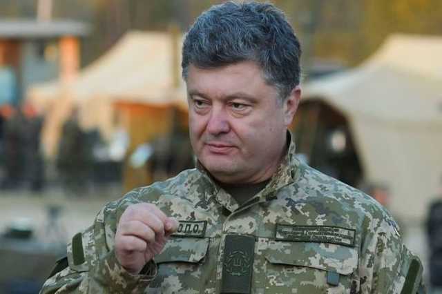 Порошенко пообещал 10-тысячные зарплаты в армии, но только в случае атаки России