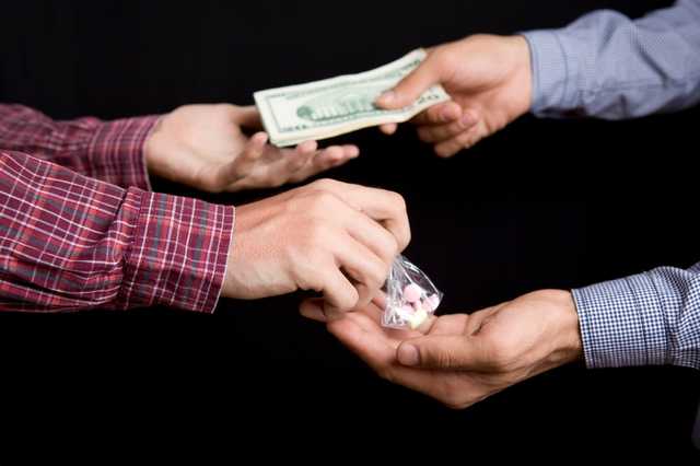 Офицер оперативного командования “Север” задержан за продажу наркотиков