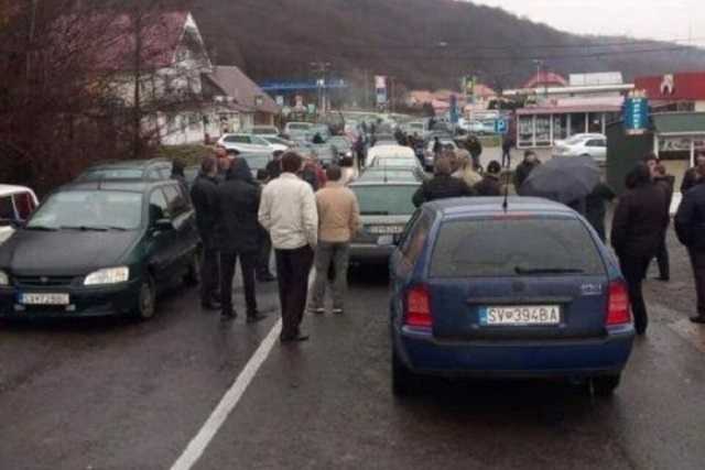 "Евробляхеры" снова заблокировали несколько КПП