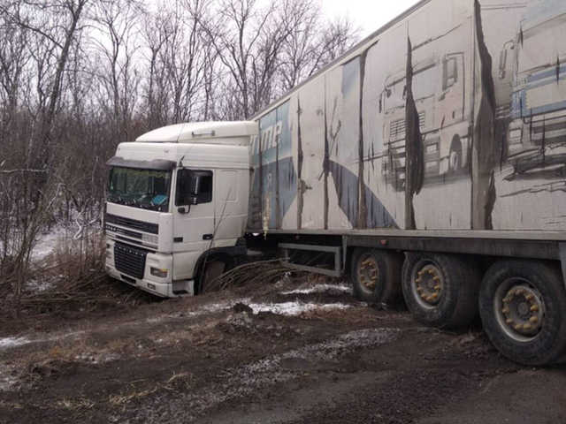 В Днепропетровской области фура слетела в кювет
