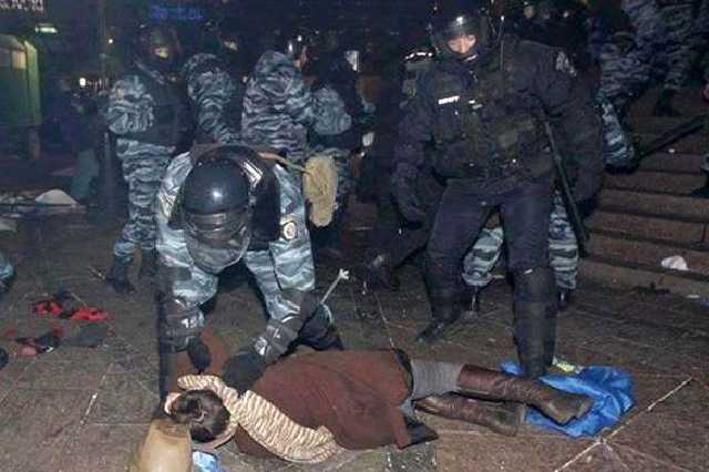 ’’Девушек таскали за волосы, всех лупили дубинками’’: участники студенческого Майдана вспомнили кровавый разгон