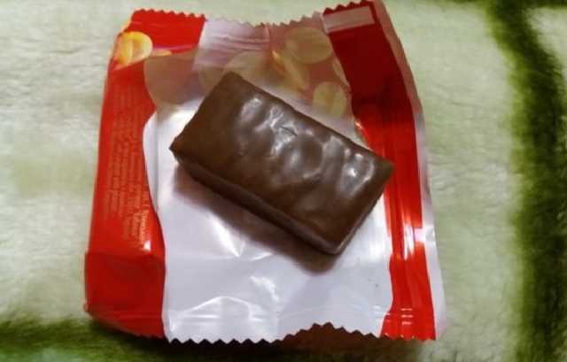 Конфеты с живым "сюрпризом". В Мелитополе продают просроченные сладости